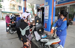 Đà tăng giá xăng dầu tạm thời được kiểm soát, cần giải pháp đồng bộ hơn 
