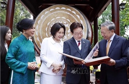 Nổi bật tuần qua: Tổng thống Hàn Quốc và Phu nhân thăm cấp Nhà nước tới Việt Nam; Bế mạc Kỳ họp thứ Nhất, Quốc hội khóa XVI