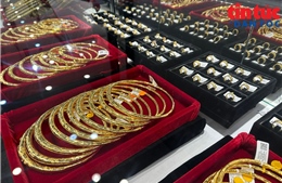 Giá vàng bật tăng hơn 2% sau khi lạm phát Mỹ hạ nhiệt