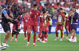Rooney: ‘Ronaldo không nhận được sự hỗ trợ từ đồng đội như Messi ở Argentina’