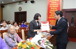 Hành trình tri ân ngày Nhà giáo Việt Nam trao 3.000 phần quà