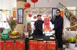 Khách sạn Daewoo mở ‘Góc thư pháp’  tặng chữ dịp  Xuân Kỷ Hợi