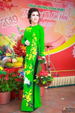 Hoa hậu Kim Hồng về quê đón tuổi mới
