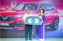 Vinfast tặng xe Lux SA 2.0 phiên bản cao cấp cho HLV Park Hang-Seo