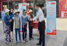 Dai-ichi Life Việt Nam tặng khẩu trang và dung dịch rửa tay sát khuẩn phòng dịch COVID-19