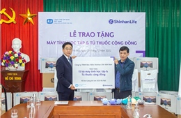 Shinhan Life Việt Nam tặng quà trị giá 300 triệu đồng cho Làng Trẻ em SOS Hà Nội