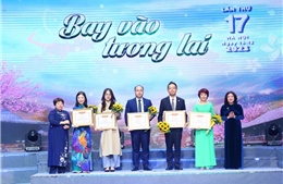 Novartis Việt Nam nhận bằng khen vì những đóng góp cho dự án tiếp sức trẻ teo cơ tủy
