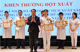 Khen thưởng 8 cá nhân có thành tích xuất sắc trong cứu chữa bệnh nhân ở Điện Biên