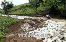 Điện Biên: Sạt lở núi làm Quốc lộ 4H tê liệt gần 30 giờ