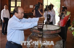 Thủ tướng Nguyễn Xuân Phúc dâng hương tại Khu Di tích Kim Liên