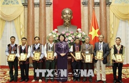 Phó Chủ tịch nước tiếp Đoàn đại biểu người có uy tín tỉnh Thừa Thiên - Huế