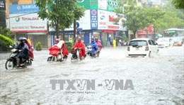 Nhiều tuyến phố ở khu vực nội thành Hà Nội đã hết ngập