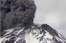 Cảnh báo nguy cơ núi lửa phun trào tại miền Nam Chile