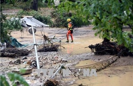 Pháp sơ tán 1.600 người do mưa lớn, lũ quét đe dọa nhiều khu vực