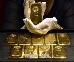 Giá vàng châu Á chịu sức ép giảm giá