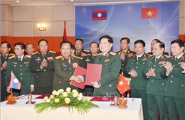 Ký kết văn kiện hợp tác giữa hai Bộ Quốc phòng Việt Nam - Lào
