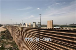 Tổng thống Donald Trump gia tăng sức ép xây tường biên giới Mỹ - Mexico