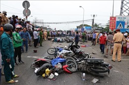 Tai nạn kinh hoàng tại Long An: Xe đầu kéo tông hàng loạt xe máy, hàng chục người thương vong