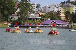 Phố núi Đà Lạt thu hút đông du khách đến nghỉ dưỡng trong dịp lễ
