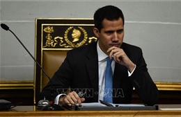 Tòa án tối cao Venezuela áp đặt lệnh cấm xuất cảnh với ông Juan Guaido
