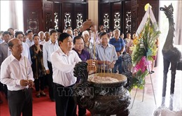 Dâng hương tưởng niệm 31 năm ngày mất Chủ tịch Hội đồng Bộ trưởng Phạm Hùng