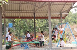 Bàn giao công trình trường tiểu học cho huyện Sangthong, Lào