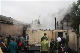 Bốn ngôi nhà bất ngờ bị cháy khi gia chủ đi vắng