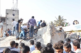 Ấn Độ cứu thêm một người bị mắc kẹt hơn 62 giờ dưới tòa nhà bị sập
