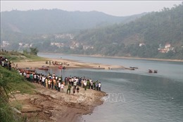 Thăm hỏi gia đình 8 học sinh tử vong do đuối nước trên sông Đà
