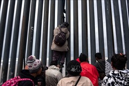 Khoảng 1.300 người di cư bỏ trốn khỏi trại giam ở miền Nam Mexico