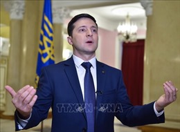 Bầu cử tổng thống Ukraine: Dư luận &#39;ngả&#39; về danh hài Zelensky