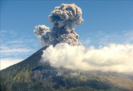 Núi lửa Agung ở Indonesia lại thức giấc