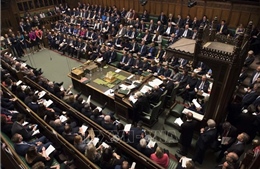 Quốc hội Anh phải sơ tán khẩn cấp do báo cháy