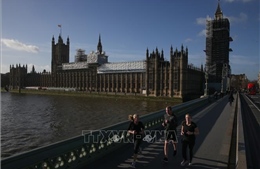 Vụ báo cháy ở Quốc hội Anh: Các nghị sĩ trở lại Điện Westminster