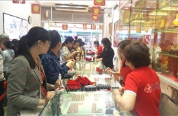 Giá vàng trong nước giảm 250.000 đồng/lượng