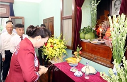 Chủ tịch Quốc hội Nguyễn Thị Kim Ngân dâng hương tưởng niệm Chủ tịch Hồ Chí Minh 
