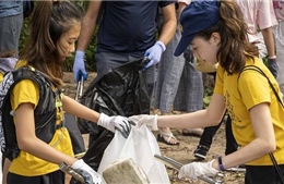 Cô bé 12 tuổi trở thành &#39;người hùng&#39; chống rác thải nhựa ở Thái Lan