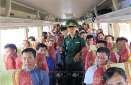 Niềm vui đoàn viên của 41 ngư dân được cứu sống trên vùng biển Trường Sa