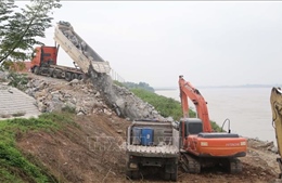 Phú Thọ: Gấp rút xử lý sạt lở đê tả sông Thao uy hiếp công trình trạm bơm