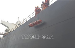 Kịp thời cấp cứu thuyền viên Trung Quốc bị gãy xương đùi phải trên biển