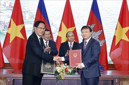 Thủ tướng Nguyễn Xuân Phúc và Thủ tướng Campuchia hội đàm và chứng kiến Lễ ký các văn kiện hợp tác 