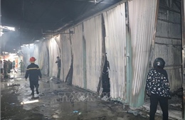 Thợ hàn sửa chữa ki ốt gây cháy chợ Gián ở Ninh Bình 