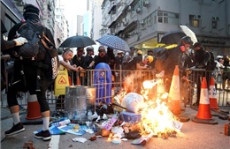 Biểu tình bạo lực tiếp diễn tại Hong Kong