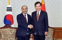 Thủ tướng Nguyễn Xuân Phúc gặp Thủ tướng Hàn Quốc 