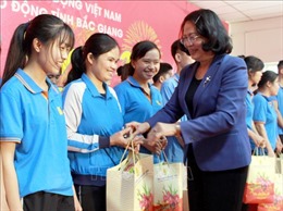 Phó Chủ tịch nước Đặng Thị Ngọc Thịnh thăm, tặng quà công nhân lao động, đối tượng chính sách tại Bắc Giang