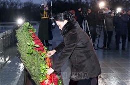 Chủ tịch Quốc hội đặt vòng hoa tại Đài tưởng niệm &#39;Minsk - Thành phố Anh hùng&#39;