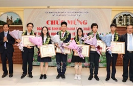 Tuyên dương đoàn học sinh đạt thành tích xuất sắc tại Olympic Khoa học trẻ quốc tế 2019