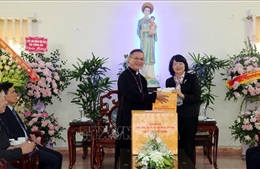 Phó Chủ tịch nước chúc mừng Giáng sinh tại Tòa Giám mục Giáo phận Bùi Chu