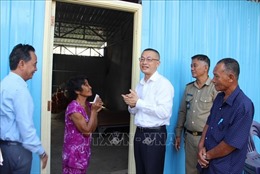 Bàn giao nhà mới cho 3 hộ gia đình gốc Việt bị hỏa hoạn ở Phnom Penh