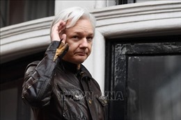 Nhà sáng lập WikiLeaks ra tòa tại Anh